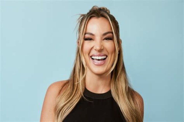 Alexandra Hall: The New Queen Bee of Selling the OC