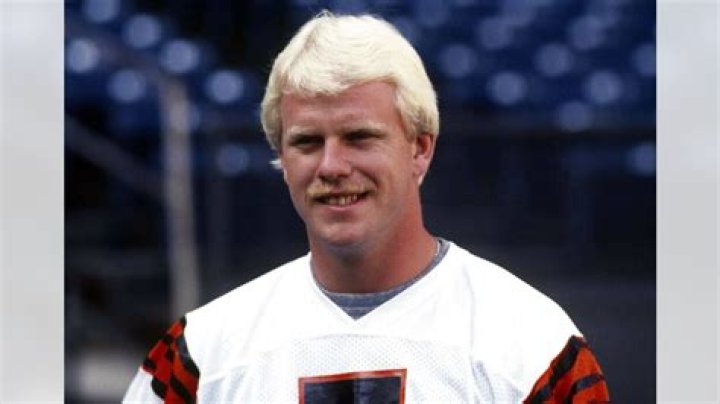 Boomer Esiason: A Look at a Quarterback's Enduring Story