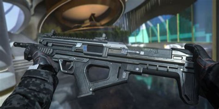 
How to Inspect Weapons in Modern Warfare and Warzone