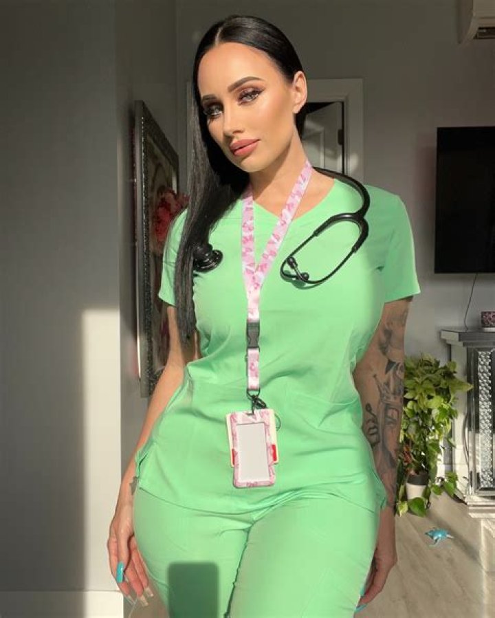 darasweetrn: Finding Your Best Travel Deals and Earning Miles