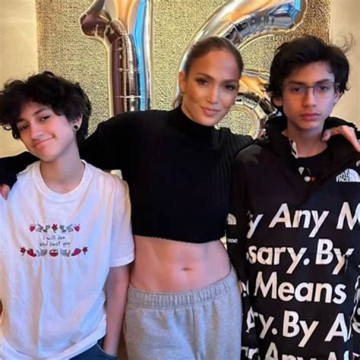 Does Frankie Muniz Have 17 Kids? Separating Fact from Fiction