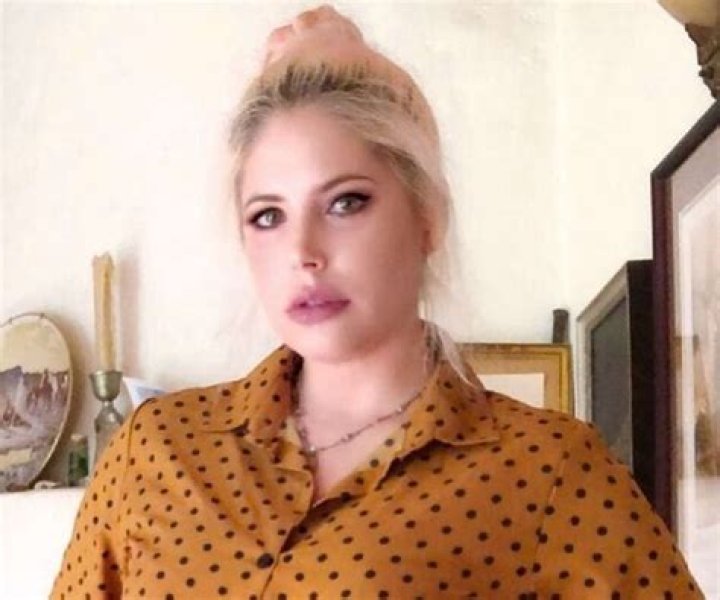 Cleo Rose Elliott: A Closer Look at the Artist and Her Journey