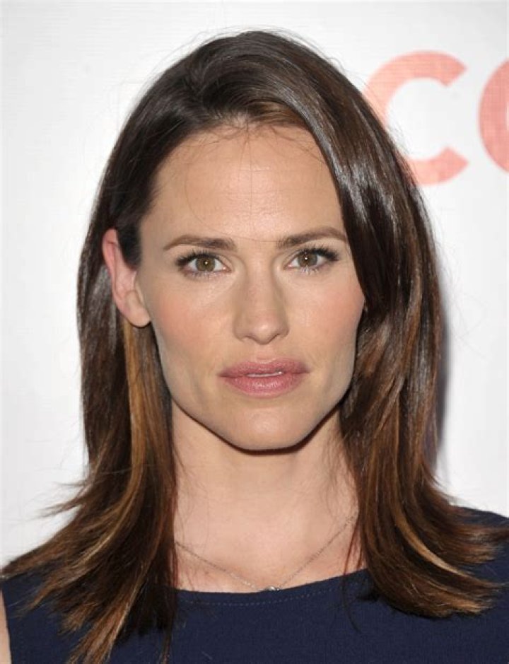 Jennifer Garner's Enduring Appeal: From Alias to Broadway and Beyond