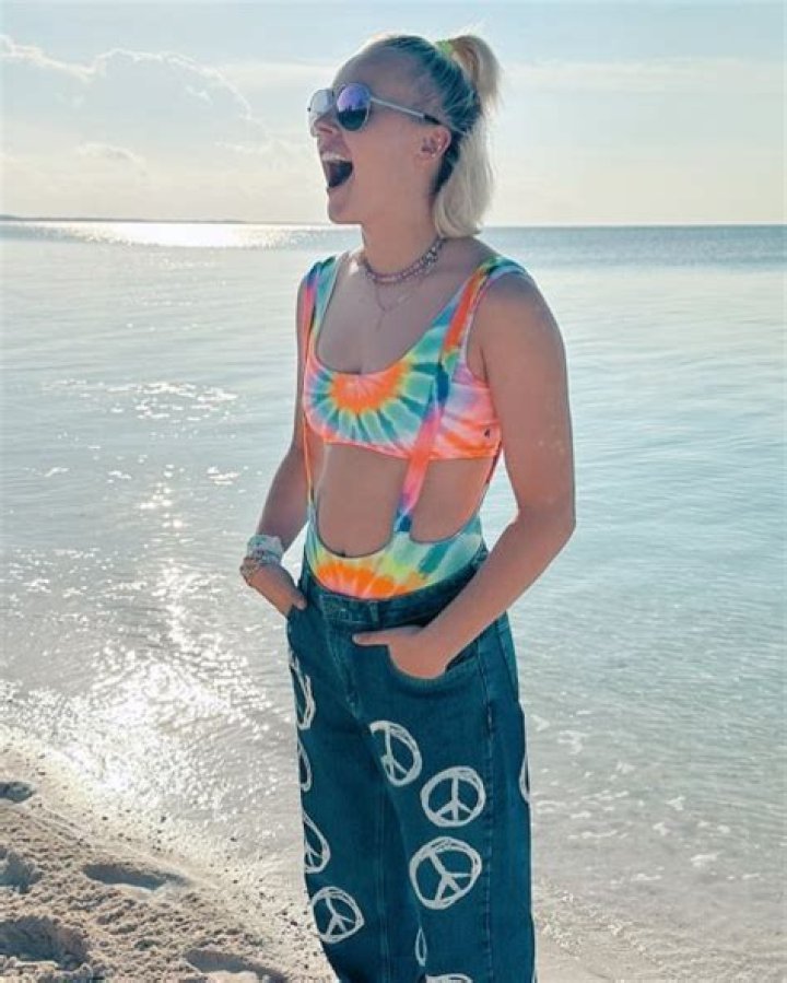 JoJo Siwa Cameltoe: Understanding the Controversy and Setting the Record Straight