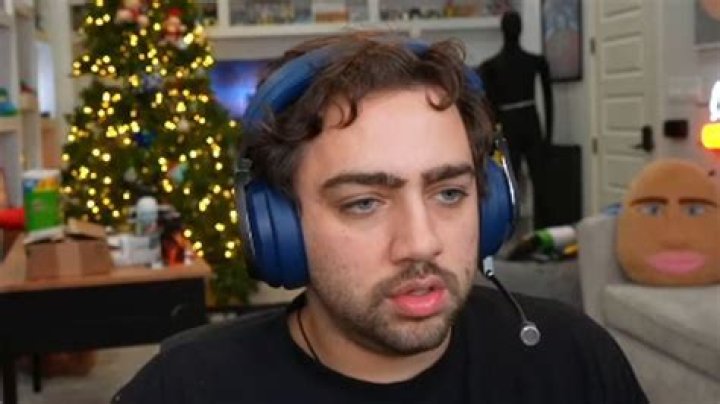 
Mizkif Criticizes Twitch TV Show Meta After Pokimane Ban: “It Was Not Worth It”