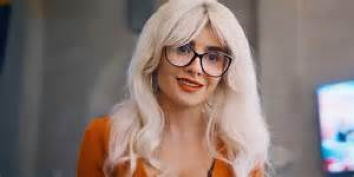 Who is the Blonde in "Blonde"? Unveiling the Star of the Netflix Film