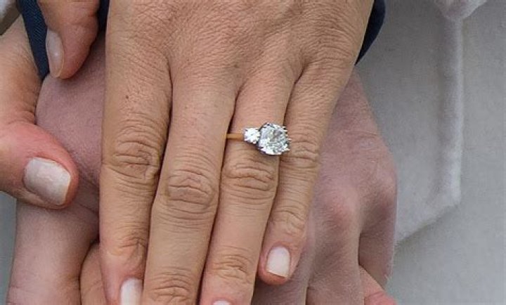 Why is Alex Wagner Not Wearing Her Wedding Ring? Exploring the Reasons Behind the Absence